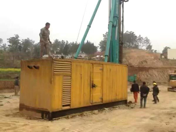 武山如何判断水冷式机油散热器密封件是否需要更换？